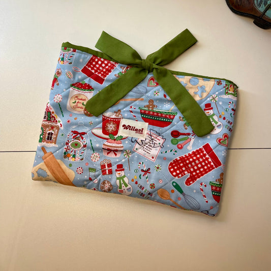 Holly Jolly Reads Book Sleeve 🎁📚