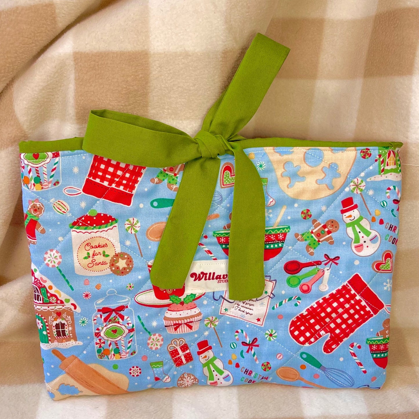 Holly Jolly Reads Book Sleeve 🎁📚