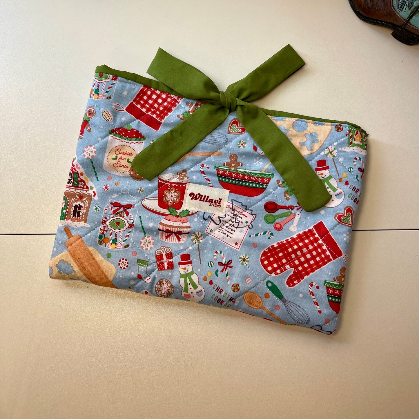 Holly Jolly Reads Book Sleeve 🎁📚