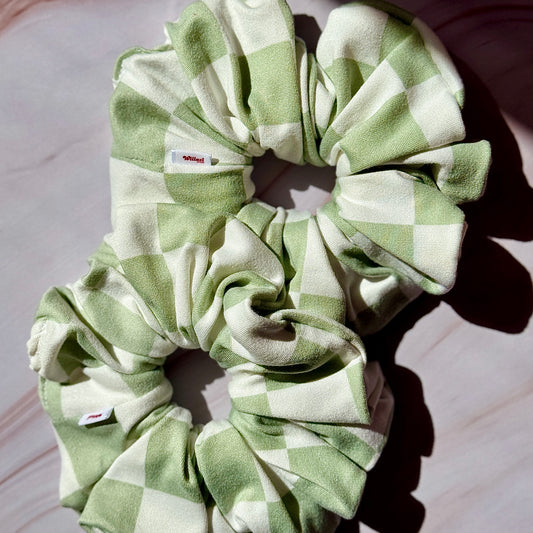 Green Gingham Check Scrunchie 🌿🤍