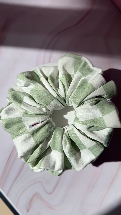Green Gingham Check Scrunchie 🌿🤍