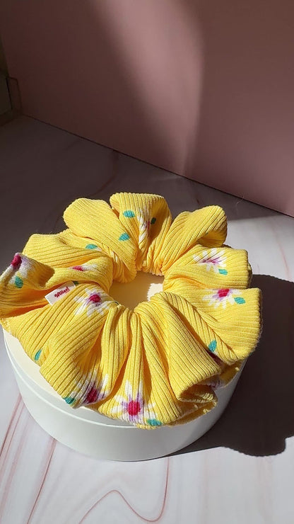 Golden Bloom Scrunchie 🌼💛