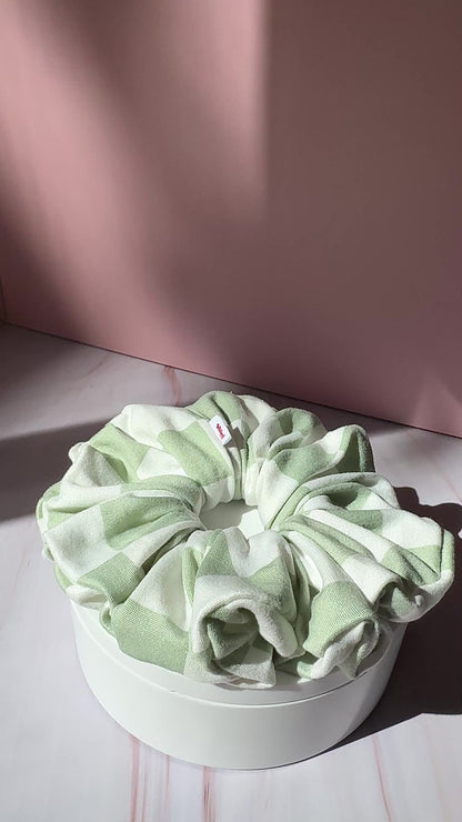Green Gingham Check Scrunchie 🌿🤍